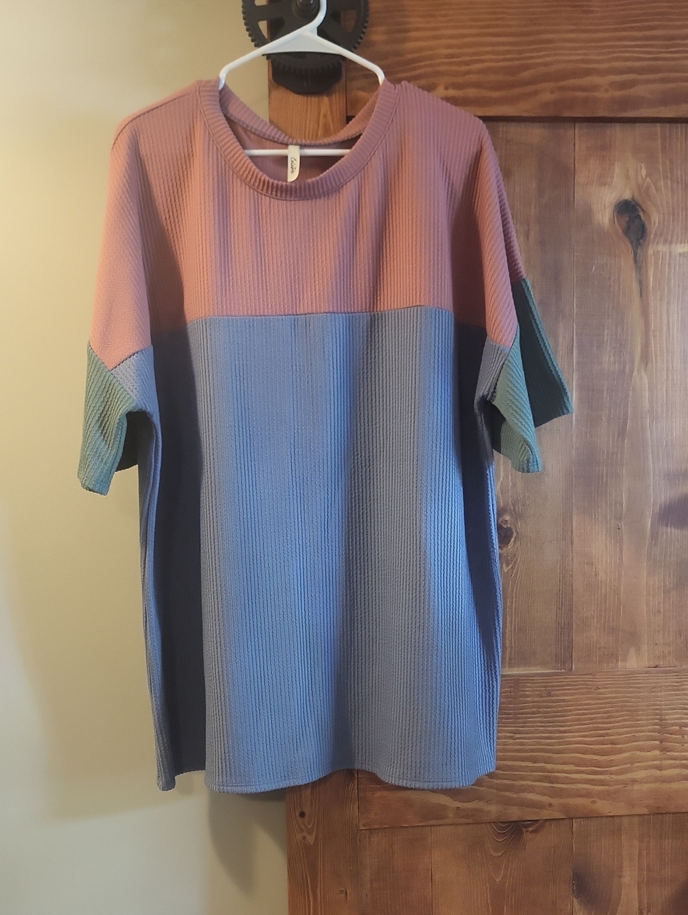 Celeste Colorblock Short Sleeve Tee in Mauve, Slate Blue & Sage
